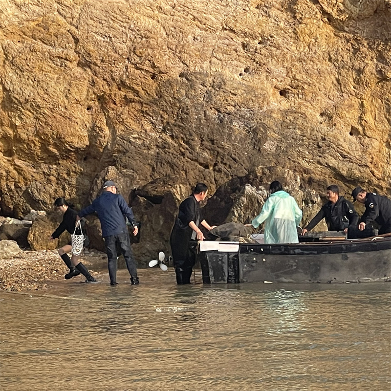 嶗山：游客被困礁石，緊急救援