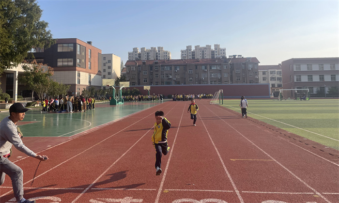 青島西海岸新區(qū)實驗小學(xué)：分級部推進體測工作，全員健康工程扎實落地